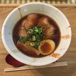 黒(鶏魚介醤油)