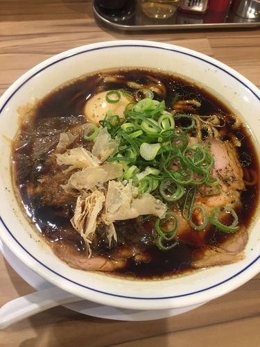 「溜まり醤油らーめん&味玉」@らーめん鱗 西中島店の写真