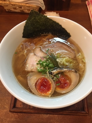 「醤油しき麺(縮れ麺)&濃厚味玉」@麺ゃ しきの写真