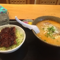 ラーメン カツ丼？
