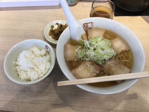 「喜多方らーめん」@喜多方ラーメン坂内 新宿西口思い出横丁店の写真