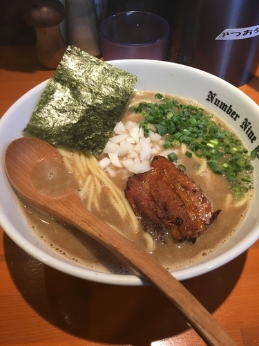 「濃厚らーめん800円」@麺Dining Number Nine 09の写真