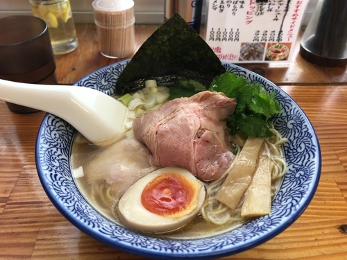 「煮干しそば 白醤油」@中華そば よしかわの写真