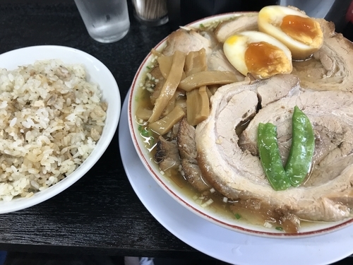 「チャーシューもも肉そば（煮卵入り）とバター肉ごはん」@中華そば みずさわ屋の写真