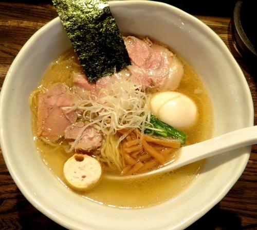 「塩＋味玉白＋肩ロース(950円）」@RAMEN CiQUEの写真