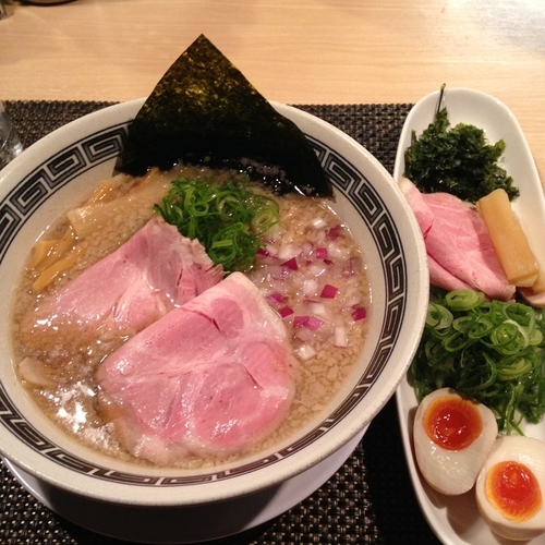 「特製背脂煮干そば」@らーめん セアブラノ神 壬生本店の写真