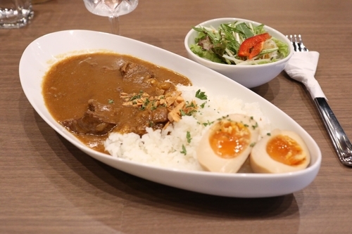 「燻製ビーフカレー」@BAR Zolddichの写真