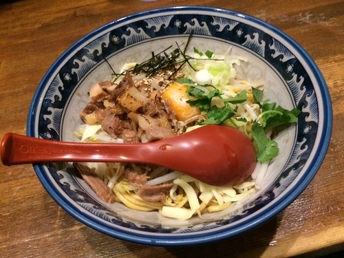 「川越醤油の五目油そば（松本醤油編）」@ラーメンアキラの写真