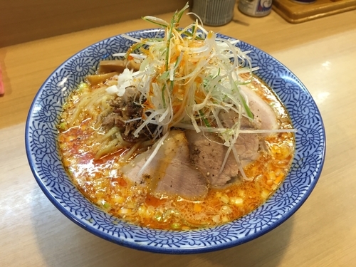 「ごまの辛いそば（大盛り）＋ちゃあしゅう」@中華そば 多賀野の写真