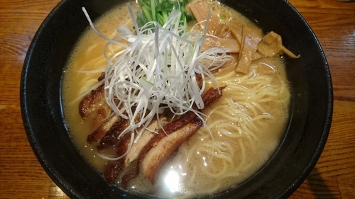 「白湯しょうゆラーメン」@麺処 鳴神の写真