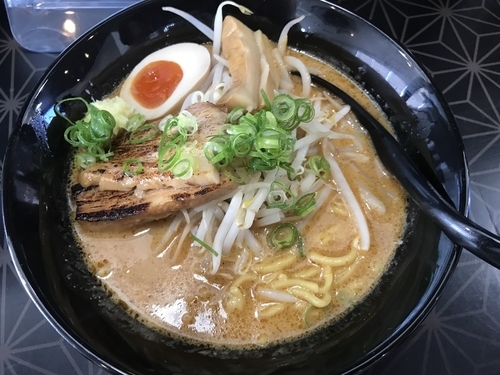 「豚骨味噌ラーメン」@麺屋白虎 甲府店の写真