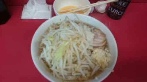 「小豚麺半分　ニンニク野菜　生卵」@ラーメン二郎 千住大橋駅前店の写真