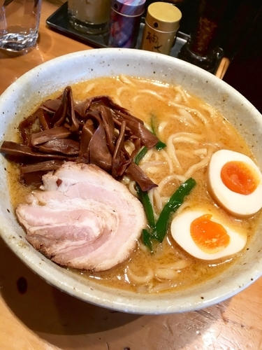 「バリ味噌ラーメン(味玉)」@つじ田 味噌の章の写真