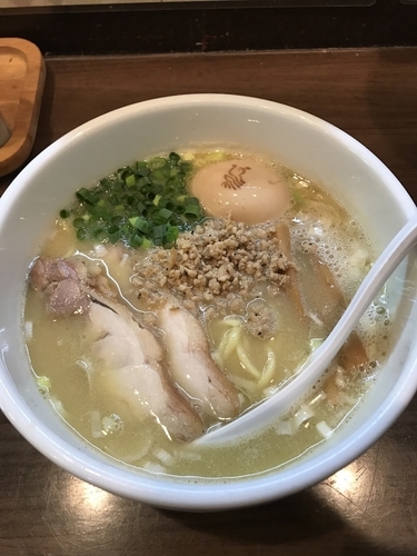「白鶏らーめん+味付玉子」@鶏の穴 白山店の写真