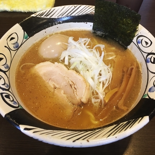 「煮干しそば+煮玉子」@中華そば 秋生の写真