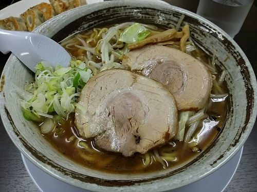 「正油　大盛　＋餃子：無料券」@麺や てっちんの写真