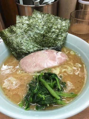 「とんこつ醤油ラーメン」@横浜ラーメン 武蔵家 志木店の写真