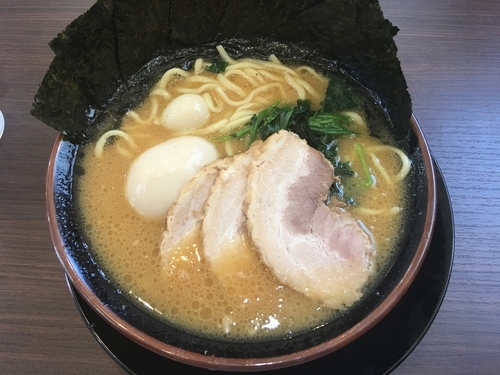 「デラックスラーメン」@家系ラーメン 頂㐂家の写真