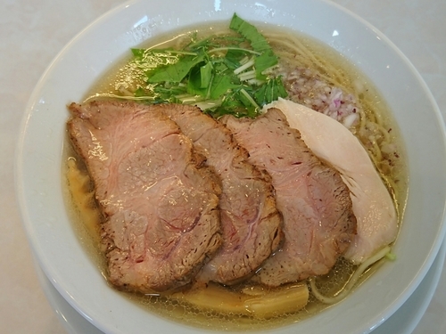 「塩そば￥780＋ローストポーク￥150＝￥930」@noodle kitchen KYOの写真