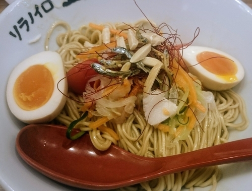 「煮干し和え麺（限定）＋スムージー」@ソラノイロ NIPPONの写真