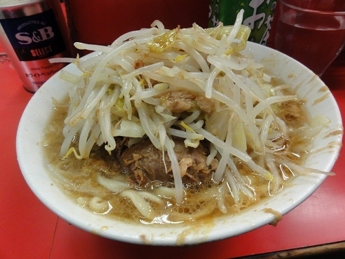 「ラーメン600円　麺硬め　ニンニク　脂」@ラーメン二郎 三田本店の写真