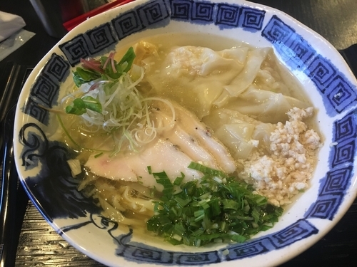 「海老ワンタンつくば茜鶏塩ラーメン930円」@龍のひげの写真