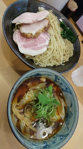 「『ワンタン醤油つけ麺+大盛(￥900+100)』」@麺や 一峯の写真