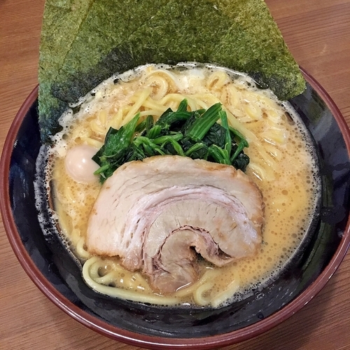 「醤油豚骨ラーメン」@横浜家系ラーメン 一刀家 茅場町店の写真