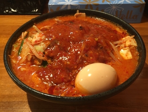 「味玉どて辛めん バラ肉倍増 ニンニクなし」@どてちん 習志野店の写真