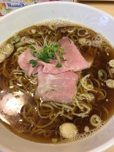 「煮干しラーメン（白）（550円）」@煮干ラーメンとローストビーフ パリ橋の写真