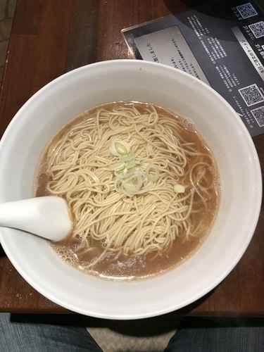 「中華そば・大 800円、つゆまし +100円」@自家製麺 伊藤 銀座店の写真