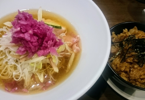 「冷製焼き干しラーメン（限定２５食、角煮丼セット１０００円）」@八咫烏の写真