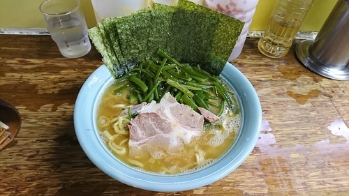 「ラーメン+くきわかめ+固め」@まこと家の写真