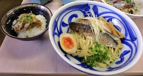 「入梅いわしの冷やしあぶらそば　いわしのなめろう茶漬け付き」@中華そば よしかわの写真