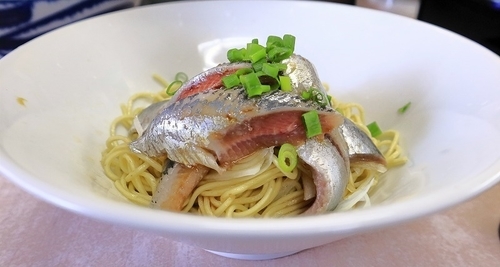 「いわしそば（汁なし）」@中華そば よしかわの写真