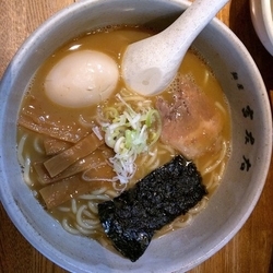 味玉らーめん 890円