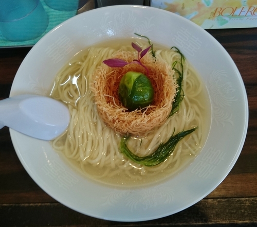 「ムール貝出汁のラーメン(5・6月限定)　900円」@稲荷屋の写真