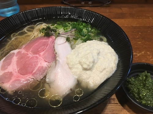 「【夏季限定】白い鶏人、味変ソース付き900円」@麺や 蒼輝 AOIKAGAYAKIの写真