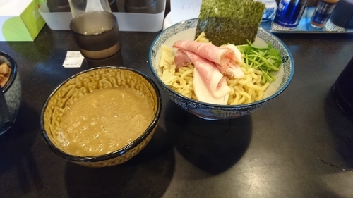 「つけそば 880円 + チャーシュー丼 350円」@中華そば 四つ葉の写真