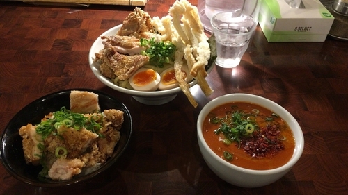 「濃厚鶏つけ麺デラックスRED 大盛+フライドチキン丼」@二丁目 つけめん GACHIの写真