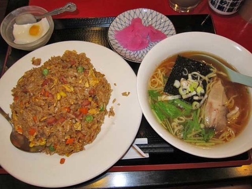 「五目チャーハン＋小ラーメン　650円（ランチ）」@花彫酒家の写真