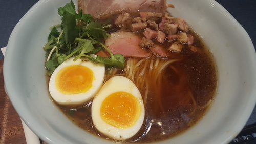 「にほんいち醤油そば」@麺巧 潮の写真