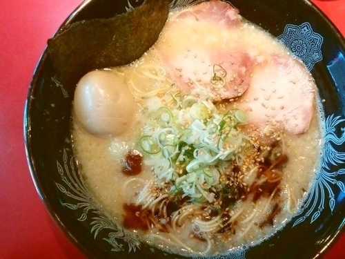 「豚骨＋味玉」@らーめん・つけめん こてんぱんの写真