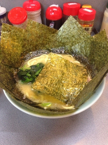 「のりラーメン」@家系ラーメン 愛甲家の写真