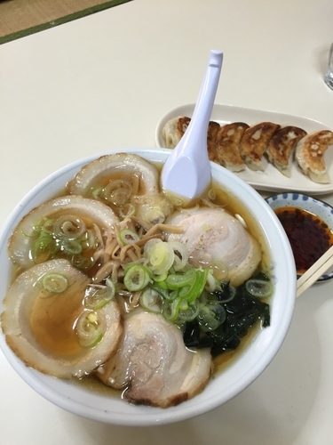 「チャーシューメン（720円）ギョウザ（390円）」@中国飯店 萬里の写真