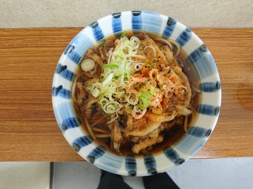 「天ぷらそば」@立食いそば 田上の写真