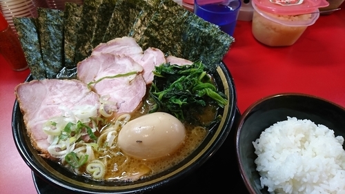 「焼き肩ロースチャーシュー麺+のり+半ライス」@家系ラーメン とらきち家の写真