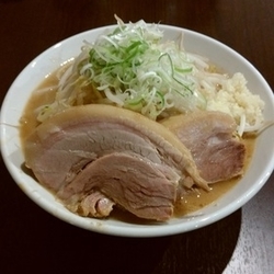 ミニラーメン(麺少なめ)780円＋豚券200円