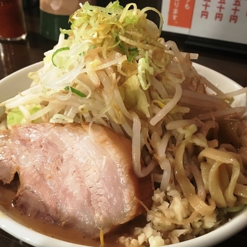 「らーめん（豚１枚，全増し）」@ちばから 渋谷道玄坂店の写真