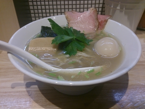 「貝塩らーめん+味玉」@らーめん 改の写真